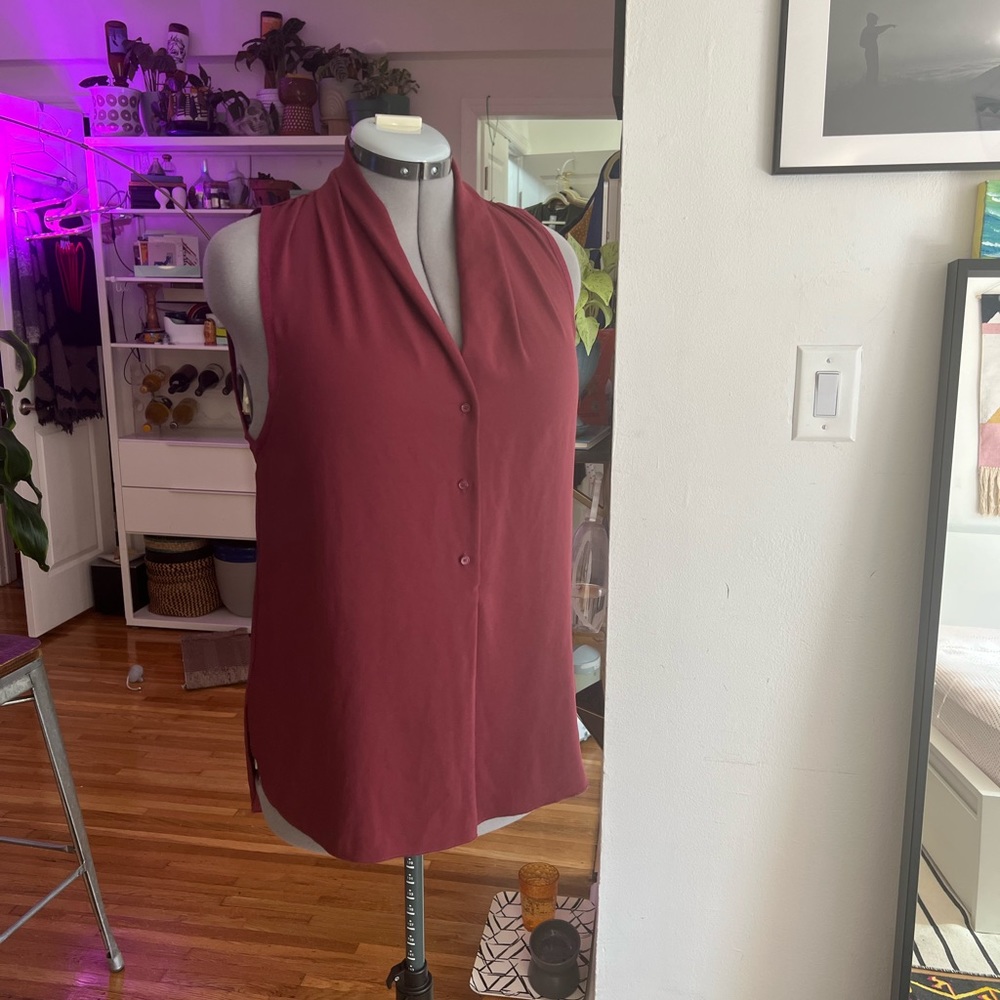 Aritzia Wilfred sleeveless button-up, burgundy, Size Med
